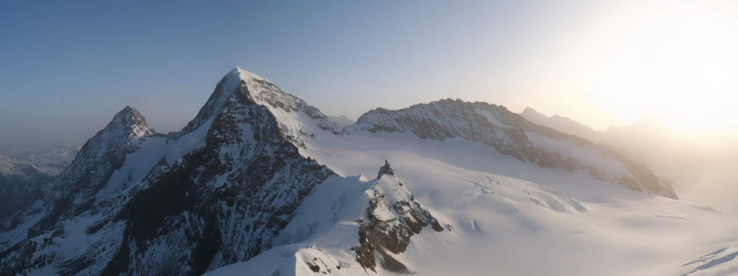 Alba sulla cresta est della Jungfrau